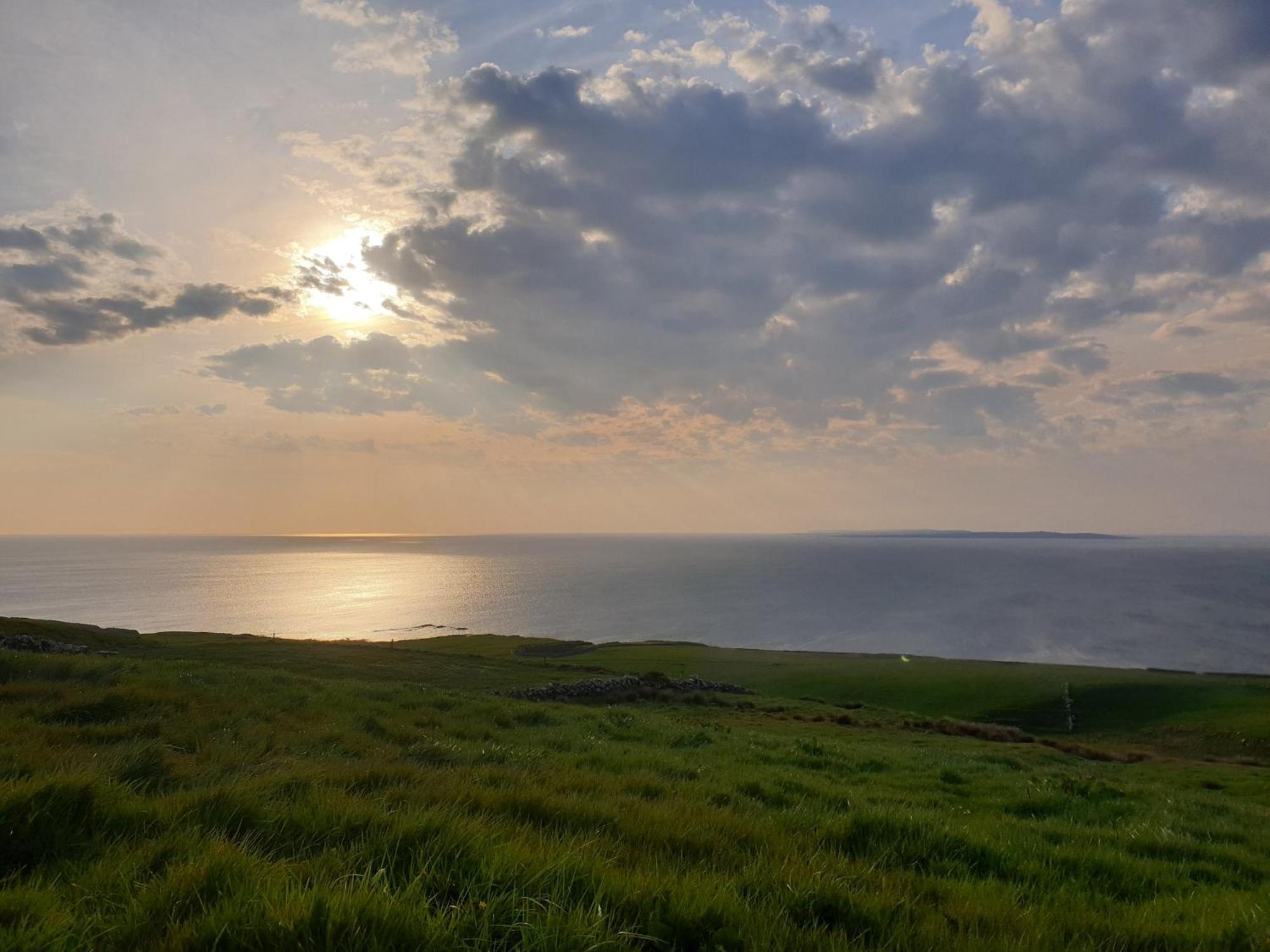 Blue Ocean Guest Suites Doolin Esterno foto